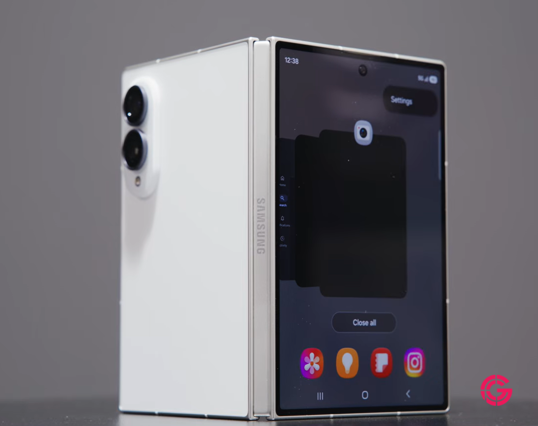 Samsung Galaxy Z Fold8 open with the recent apps interface visible