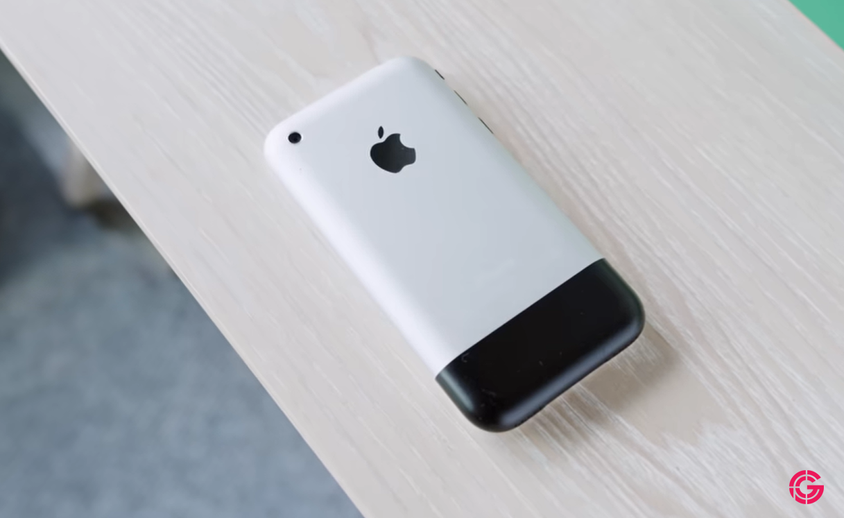 Back of the original 2007 iPhone with its single small camera